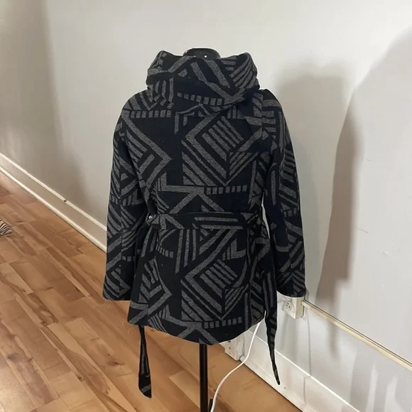 WARM GRAY BLACK GEOMETRIC COAT WITH HOOD perfect for snowy days - Picture 3 of 12